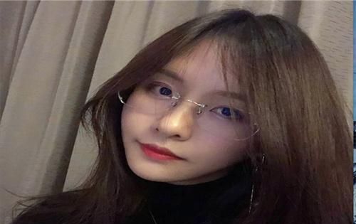 LOL：余霜晒出合照，网友评论吐槽老阿姨，你和阿冷什么仇什么怨