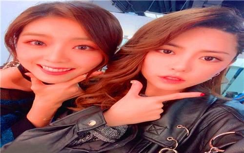 LOL：余霜晒出合照，网友评论吐槽老阿姨，你和阿冷什么仇什么怨