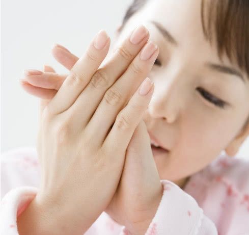 每天这样搓搓手,身体会白捡4个好处,缓解疲劳,中风不来扰