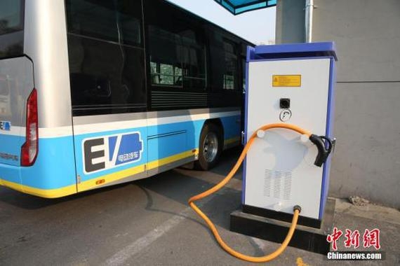 各省、区、市公共和私人充电设施保有量平稳增长