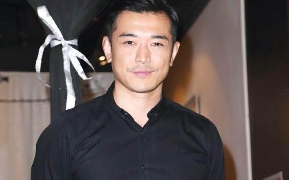 长相英俊却怀才不遇，比起演戏更喜欢当老板，现一家人超幸福