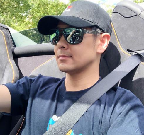 33岁了，他不是逆生长，而是长不大！