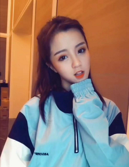 抖音一姐频繁出现快手,直播间大胆卖这个东西