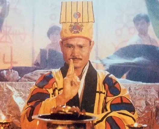 英年早逝带走一个时代 洪金宝在他葬礼大发脾气却亲自为他扶灵