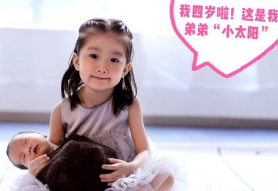 金巧巧女儿照片爆出，看着就是一个美女胚子！