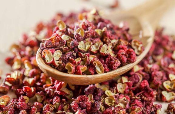 每天几粒花椒泡水喝,坚持一段时间,排宿便防口