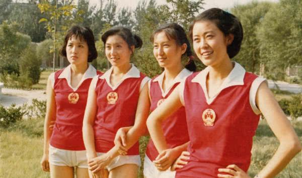 那曾经激励亿万国人的老女排精神，现在想起来依旧热血沸腾