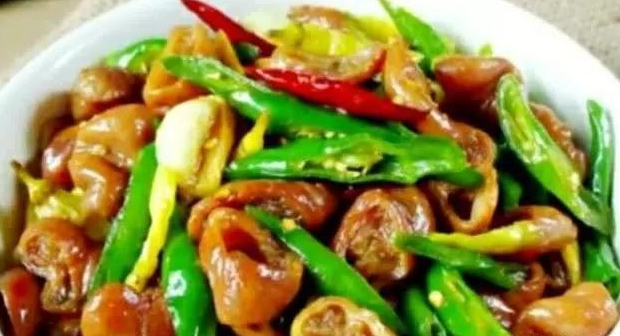 尖椒溜猪肉如此做,香死了,好吃开胃,秒变家常下不打水的肥肠挂墙上会往下滴水吗图片
