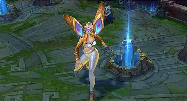 lol:kda卡莎模型放大10倍,你就会明白为何至臻版的能卖这么贵