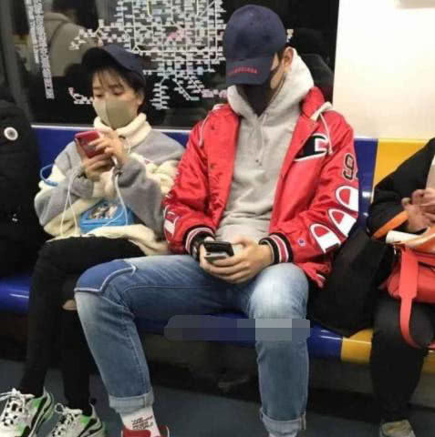 于小彤、陈小纭被网友偶遇!行为举止很甜蜜,又