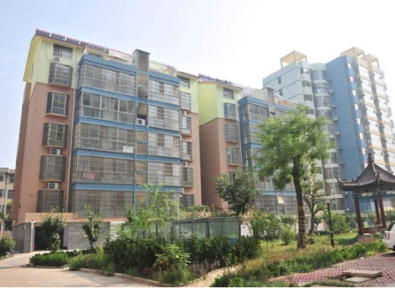 楼梯房和电梯房买哪个会更保值?听行内人一算