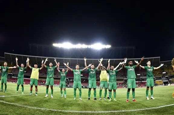 2019超级杯上港2-0国安捧杯,侯永永创中国足球