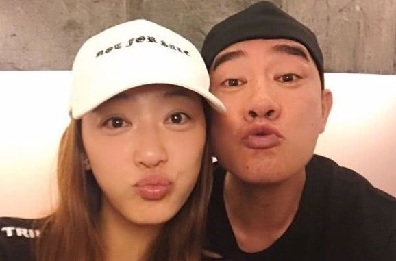 应采儿模仿陈小春黑脸抖腿,简直是山鸡哥本哥