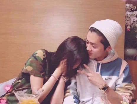 鹿晗关晓彤要领证结婚?娱乐圈最年轻夫妻诞生