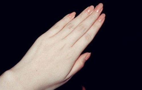 什么叫做“漏财手”?难聚财,一生劳苦命