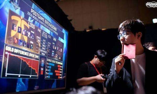 LOL: RNG爆冷被石锤买外围? 草莓说出电竞圈