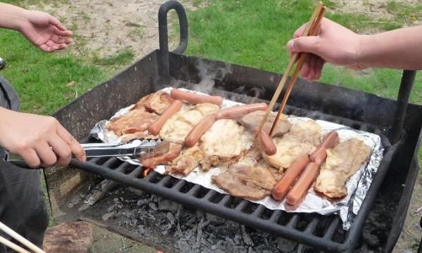 美国人为什么那么喜欢吃烧烤？美国网友给你答案，烧烤并不简单