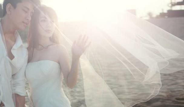 李小璐微博的最新动态,暴露了和贾乃亮的感情