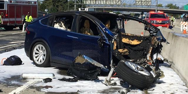 特斯拉Model X车祸报告出炉 事故前6秒司机未手握方向盘