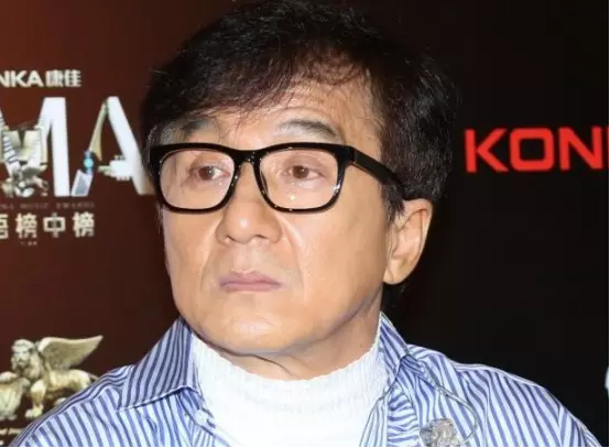 吴绮莉怒斥成龙17年一毛钱不给,但其实身价上