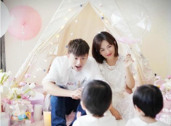 张杰谢娜为双胞胎女儿庆祝一周岁生日,网友:一