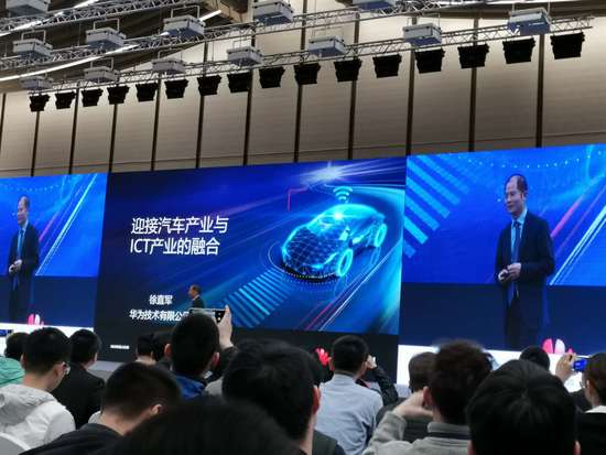 华为轮值董事长徐直军:华为不造车 要帮车企造好车