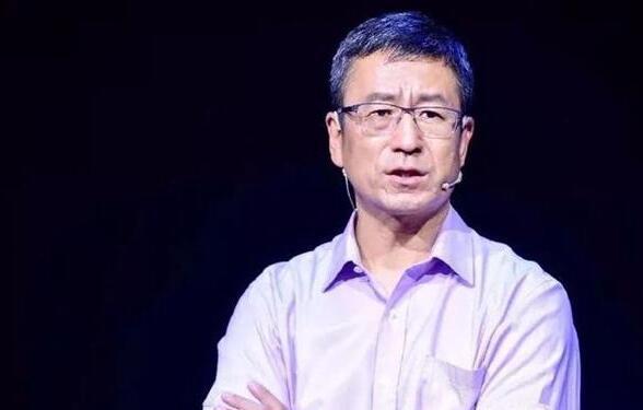 梁宏达曾用6个字评价白岩松，如今评价李咏却用了7个字，真敢说