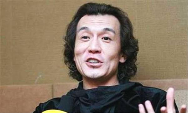 李咏生前最后一刻的合影,一家人满脸充满悲伤,他却满脸微笑!