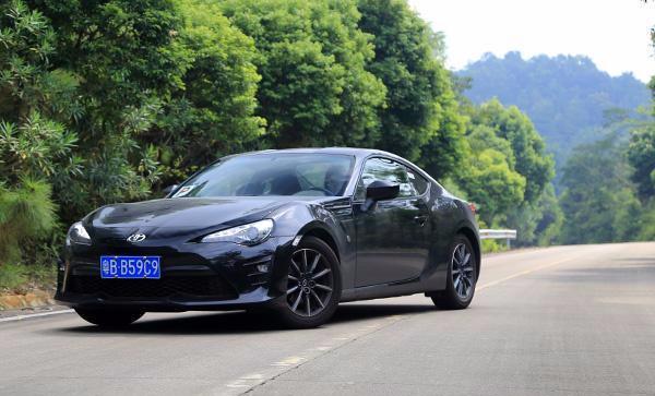 都说丰田86好,对上两台欧洲小钢炮如何呢?