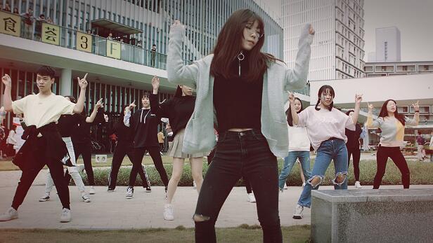 中行福利从天而降,快闪秀惊艳深大食堂