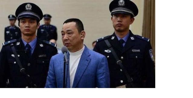 黑道400亿的身价大佬,与十几名女明星有染,手别墅后普福鼎图片