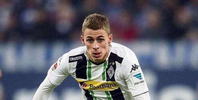 拜仁官宣法国当红后卫,蓝军豪砸两大神锋,热刺