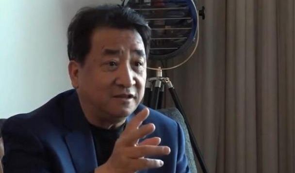 娱乐资讯：李宏烨点赞姜昆受访视频，姜昆自比经典相机