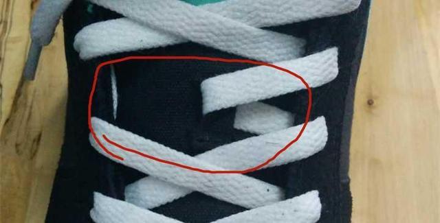 鞋子的鞋舌总是歪向一遍怎么办?这4种方法可
