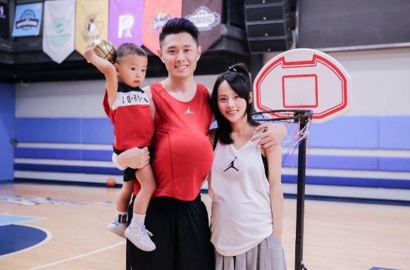 张嘉倪的老公买超是什么来头? 跟王思聪和秦奋