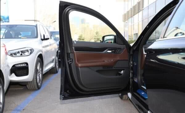 这里有“大型三厢车“的最新资讯请不要错过