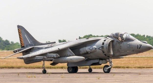 美国F35B战机与英国鹞式战机,垂直起降的区别