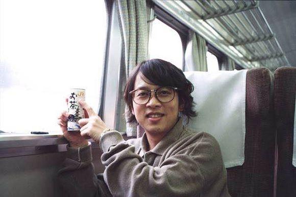 20年前，一场车祸夺走这位天才音乐人的生命，整个华语乐坛都哭了