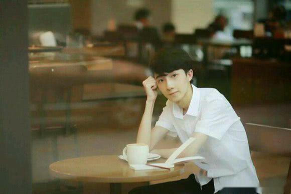 盘点电竞圈高颜值选手,最后一个太帅,碾压蔡徐