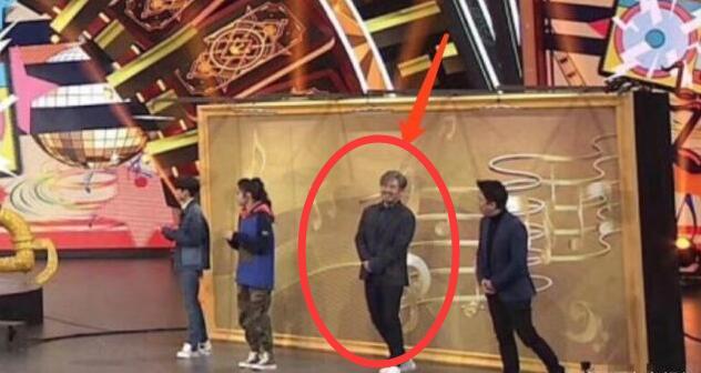 《王牌》成找茬游戏,吴秀波画面被全删,考验