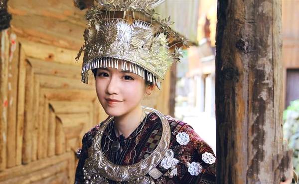 最喜欢穿短裙的民族:裙子之短媲美日本,被誉为短裙苗第一族!