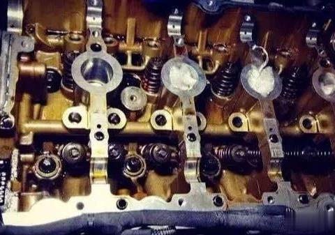 还在相信5千公里就换机油？维修工：想早点换发动机就这么做