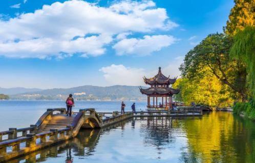 杭州最美风光带,漫步苏堤,白堤,或坐手划船游湖