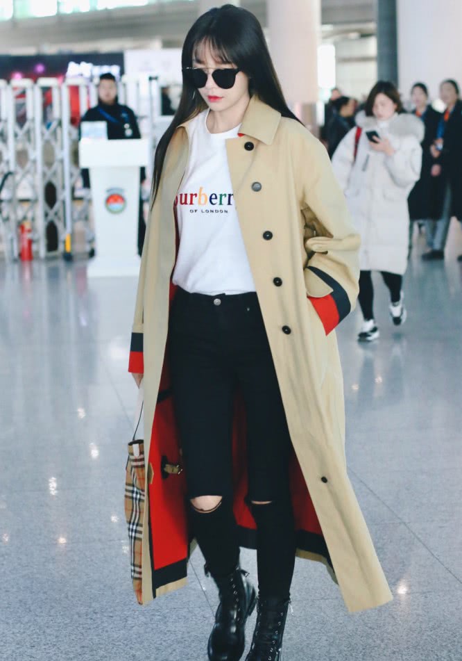 马丁靴搭配风衣_风衣马丁靴搭配图片女