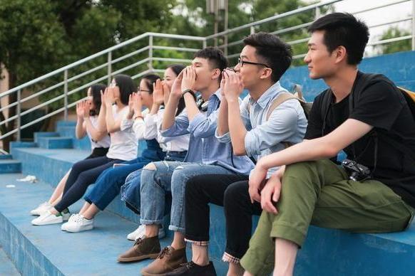 本科学历在小学教书,工资比专科教师多吗?很多