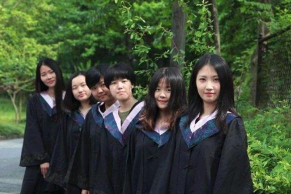 本科学历在小学教书,工资比专科教师多吗?很多