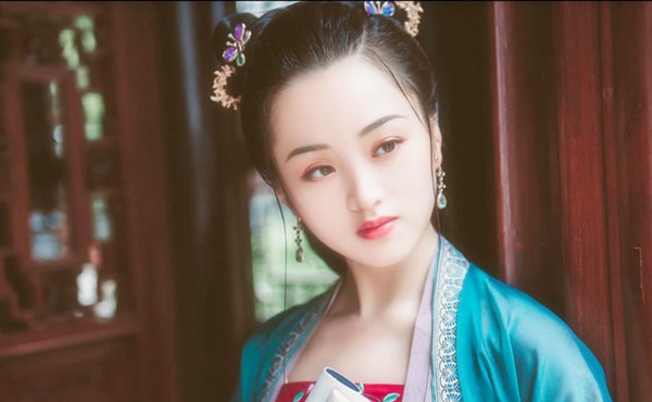 历史上的三大才女，一人是皇妃，另外两人的诗词被编成歌曲