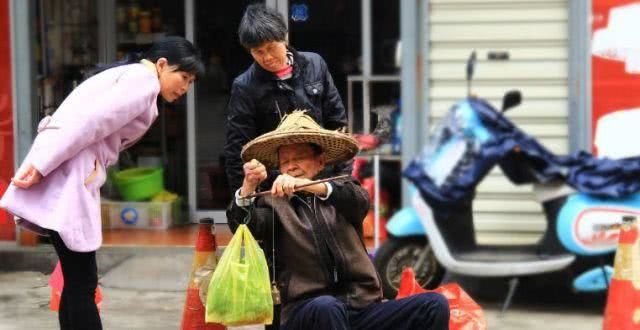 第三句,今天的菜可不如昨天的新鲜对于家庭主妇来说,她们是要天天去菜