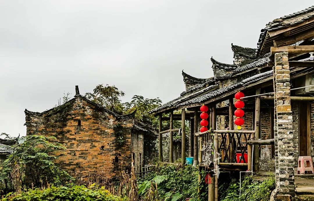 只知道千户苗寨?你out了,<a href='http://travel.sina.com.cn/guangdong-lvyou/?from=b-keyword' target='_blank'>广东</a>有个千年瑶寨毫不逊色,跟我去深度游!