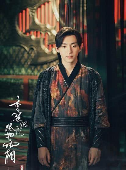 邓伦中学早恋照片流出,亲密搂住女孩坐在大腿